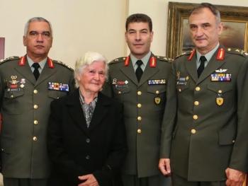 Το Υπουργείο Εθνικής Άμυνας τίμησε την Βορειοηπειρώτισσα Ερμιόνη Μπρίγκου